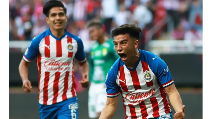 Chivas superó a León por 2-0 y se metió en puestos de Liguilla.