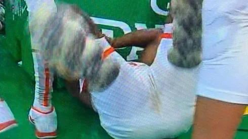 ¿Qué pasó? la mancha misteriosa en el trasero de James Harden en pleno partido