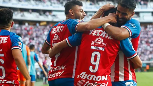 Chivas ganó un duelo clave ante León y se metió en zona de Liguilla