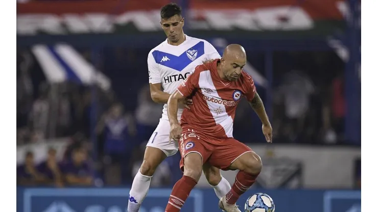Con Centu de asistidor, Vélez venció 2 a 0 a Argentinos