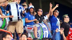 La afición de ambos clubes aplaudió tras el homenaje al periodista