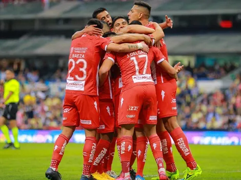 Necaxa goleó al América en el Azteca y lo dejó escolta
