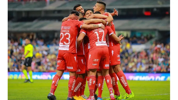 Necaxa goleó al América en el Azteca y lo dejó escolta