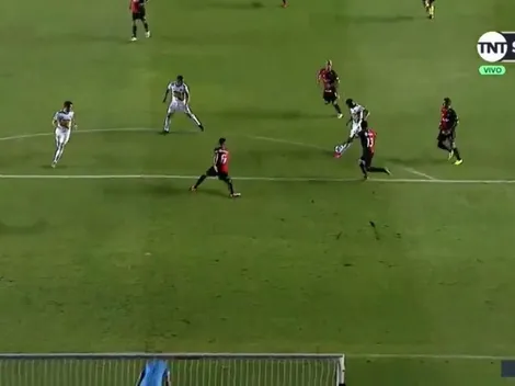 ¡Era un golazo! En la primera clara de Boca, el palo le dijo que no a Villa