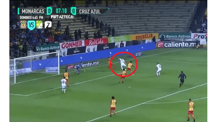 Jonathan Rodríguez anotó un golazo para Cruz Azul.