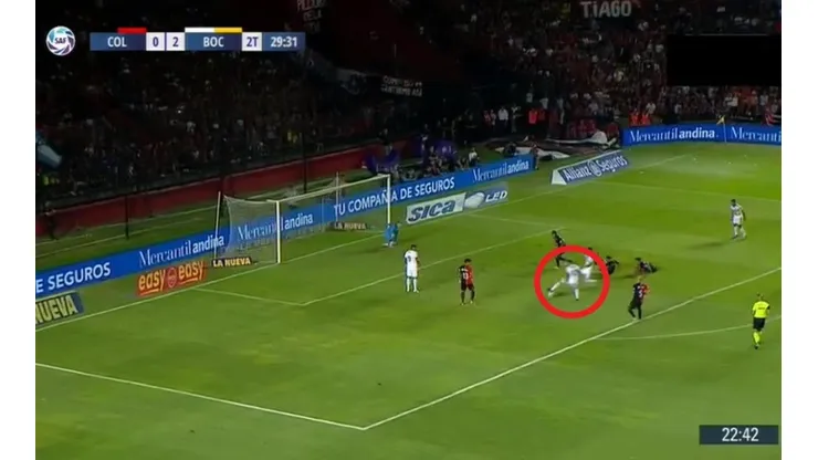 El tanto de Tevez para el 3-0 de Boca.