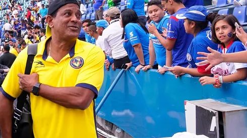 El Negro Santos se cruzo con el argentino Damian Zamogilny.