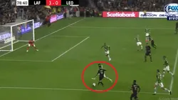 Diego Rossi anotó un golazo.