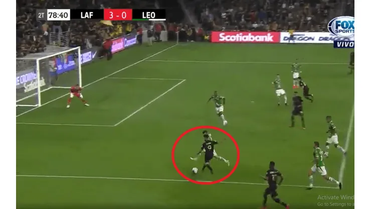 Diego Rossi anotó un golazo.