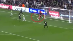 ¡Impresionante! La doble atajada de Cota