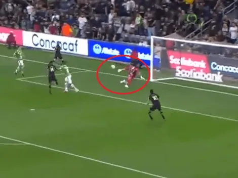 ¡Impresionante! La doble atajada de Cota