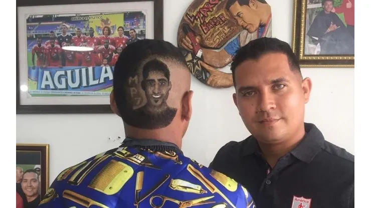 Así es el corte de pelo con Matías Pisano de protagonista.