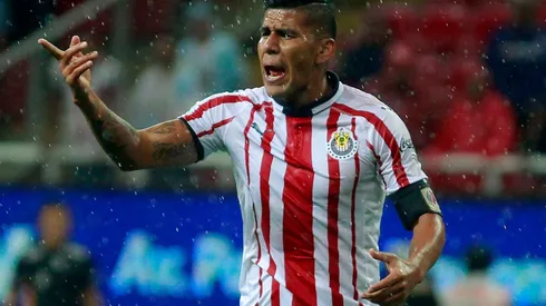 Carlos Salcido saldría del retiro para jugar en Jaguares