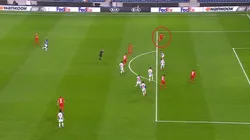 Al límite: Alario esquivó el offside de milagro y puso el primero para Bayer Leverkusen