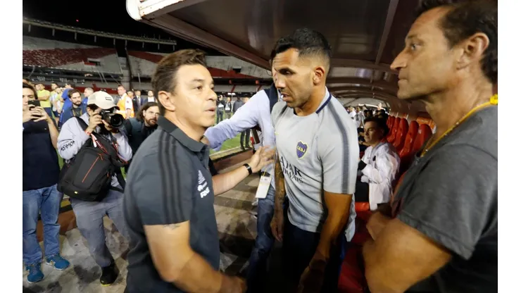 Foto de Carlos Tevez junto a Marcelo Gallardo.