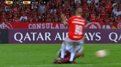 D'Alessandro llegó a destiempo, metió un duro planchazo y vio la roja