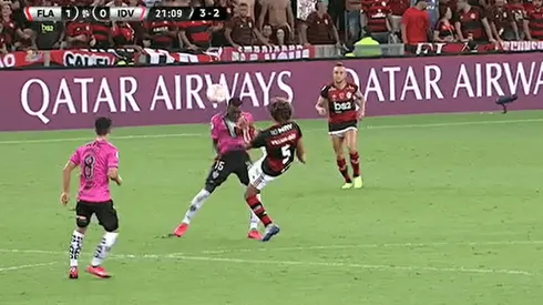 Willian Arao vio la roja por una patada criminal a Caicedo