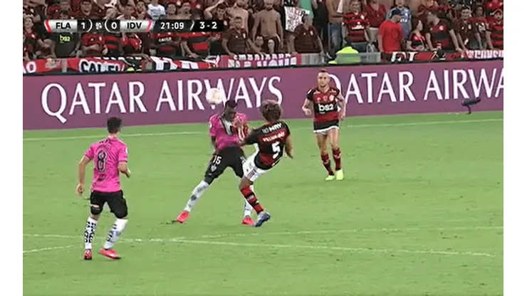 Willian Arao vio la roja por una patada criminal a Caicedo