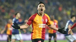 Radamel Falcao y sus celebración tras anotarle gol al Fenerbahçe en el clásico turco.