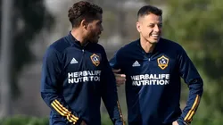 Jonathan Dos Santos y Javier Hernández son dos estrellas que tendrá la MLS en este año.