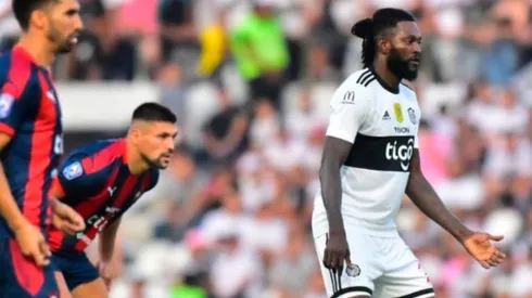 El primer posteo de Adebayor tras debutar con Olimpia