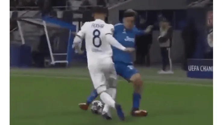 Su reacción lo dice todo: Dybala se comió tremendo caño en plena Champions