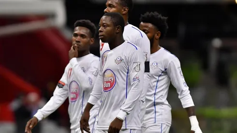 Enorme gesto de la afición de Cruz Azul con los jugadores de Portmore United