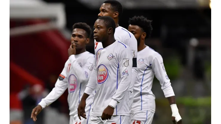 Enorme gesto de la afición de Cruz Azul con los jugadores de Portmore United