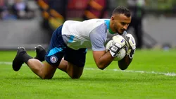 La afición de Cruz Azul se la agarró contra Guillermo Allison