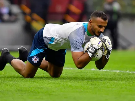 La afición de Cruz Azul se la agarró contra Guillermo Allison