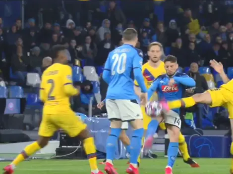 El planchazo de Busquets por el que Mertens se fue lesionado