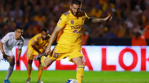 El francés tiene un cocinero para cuidarse con sus comidas.