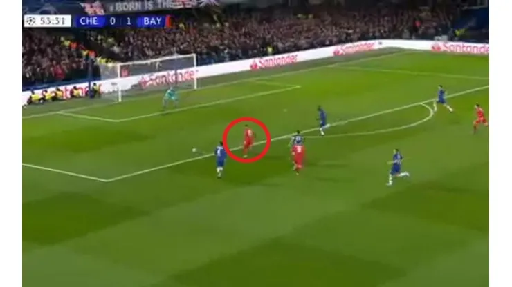 Serge Gnabry cruzó el remate.