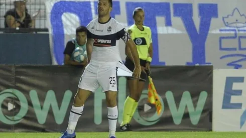 El festejo de Lucas Licht luego de su golazo.