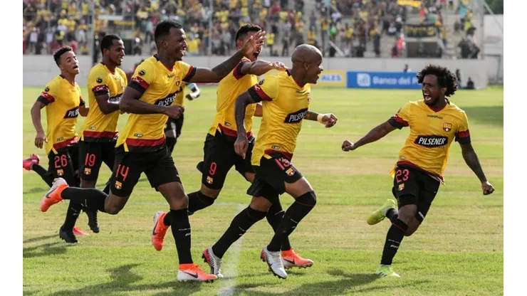 Ely Esterilla festejando su gran gol.