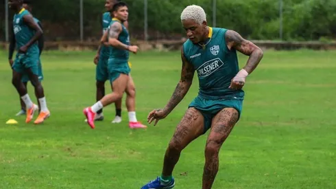 Michael Arroyo en un entrenamiento de Barcelona.