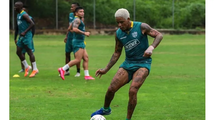 Michael Arroyo en un entrenamiento de Barcelona.