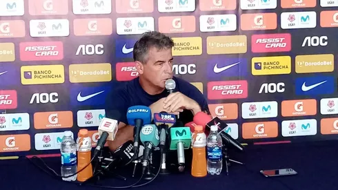 Bengoechea brindó su habitual conferencia de los martes.