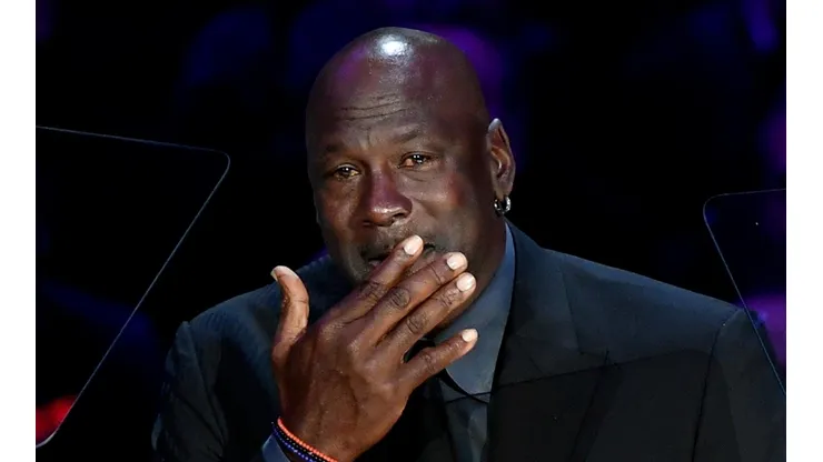 Michael Jordan rompió en llanto durante su emotivo discurso sobre Kobe Bryant