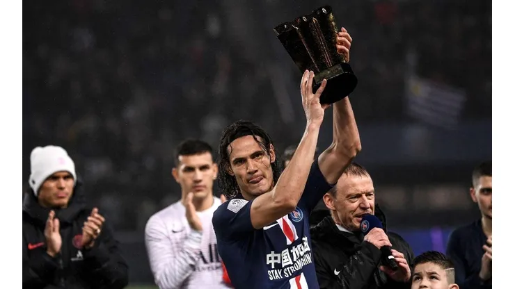 Cavani, sobre su decisión de continuar en el PSG: "Me alegro de haberme quedado"