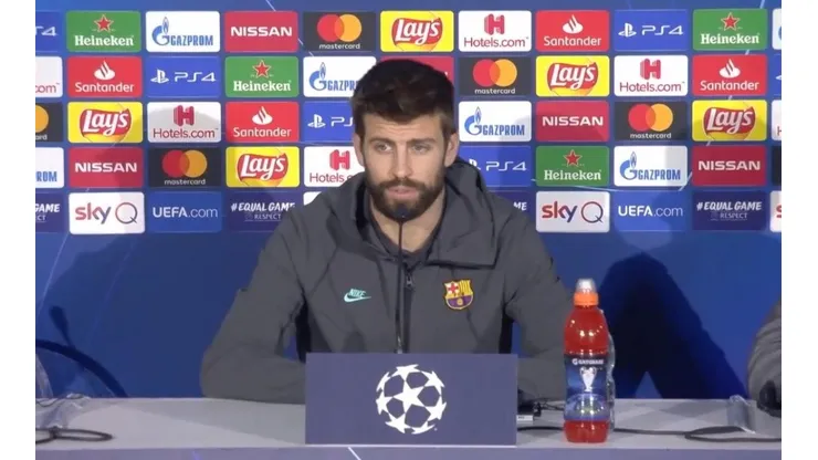 Gerard Piqué en conferencia de prensa.