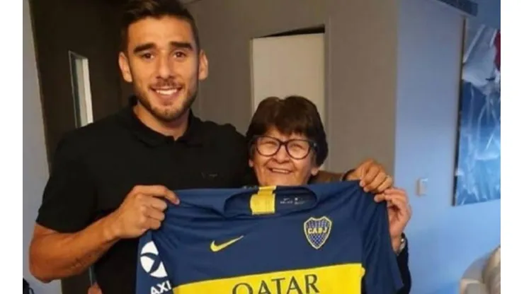 Eduardo Salvio junto a su madre.