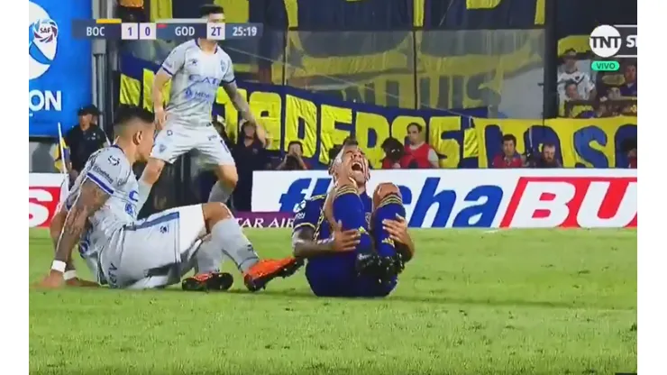 Herrera llegó tarde, le planchó el tobillo a Tevez y vio la roja directa