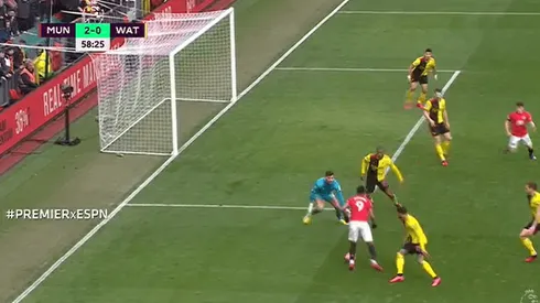 Está demente: Martial la pisó adentro del área, se la picó al arquero y clavó el gol del mes