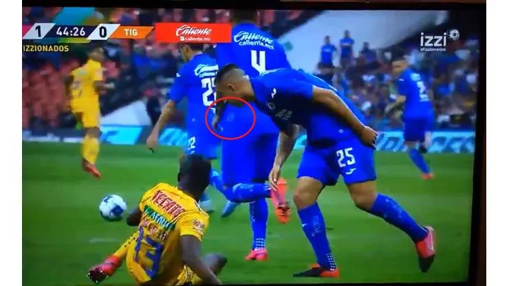 Video inédito: ¿Roberto Alvarado escupió a Enner Valencia?