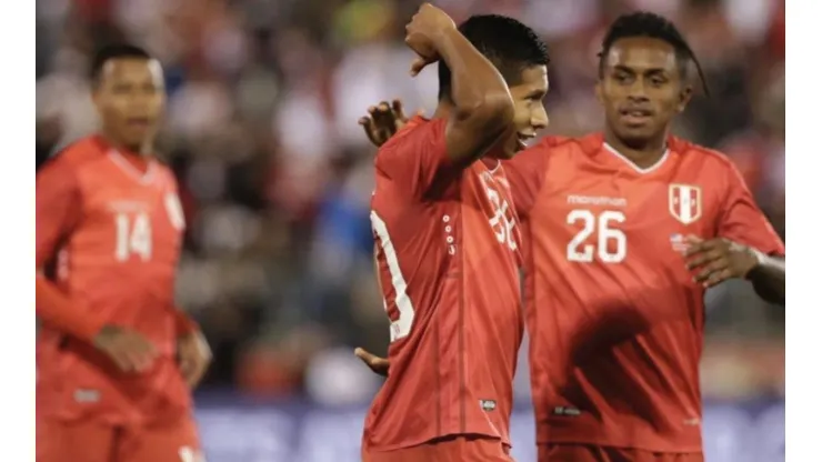 Reyna y Flores ya saben lo que es jugar con la Selección Peruana.