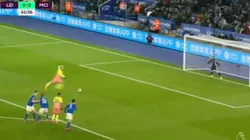 ¡Le atajaron un penal a Agüero! Schmeichel estuvo perfecto