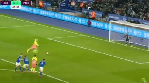 ¡Le atajaron un penal a Agüero! Schmeichel estuvo perfecto