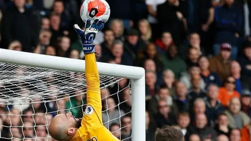 El increíble cabezazo que le sacaron a Dávinson: era un golazo