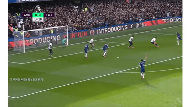 Salvó Lloris, pegó en el palo y Giroud terminó metiendo un golazo